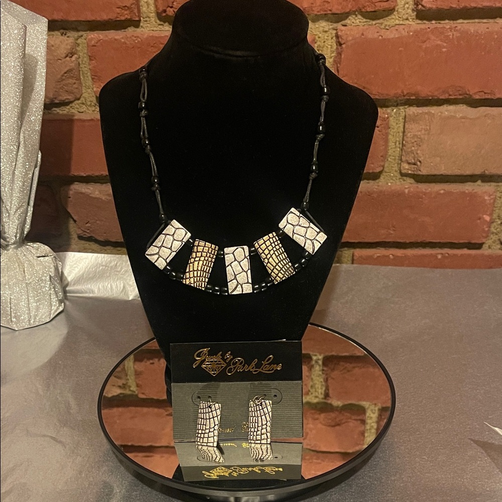 🔥NWOT 🔥PARKLANE 🔥Elegant Black 🔥silver🔥 & gold Necklace set.🔥